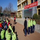 学习安全自护知识，孩子们是认真的！------“星光自护校园行”走进丰台区第八中学附属小学