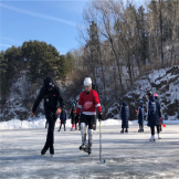 “激情冰雪·相约冬奥”——“梦想行动家”冰雪初体验实践活动走进延庆区珍珠泉中心小学