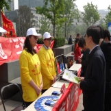 首都高校青春红丝带社团走进金融街开展“三进” 防艾宣传