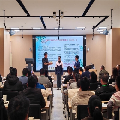 专业赋能边疆心育！“中心”理事长许建农为镇康县中小学校领导举办心理工作专题培训